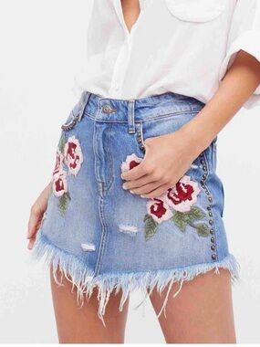 Free People Wild Rose Embroidered Denim Mini Skirt, distressed & studded sz 24